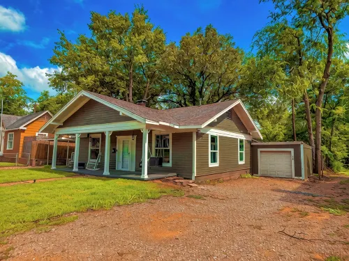 1700ft Gamers Nest 3 Bedroom 2 Bath 2 Kings 2 Queens and a Full!  Bomb Backyard! - Homestays