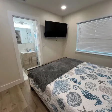 Newly Renovated 1 Br Madeira Beach Cottage