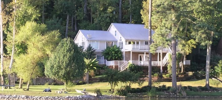 LUXURY LAKEFRONT HOME W/SWIMMING POOL & BOAT RENTALS Hotels in Marshall County