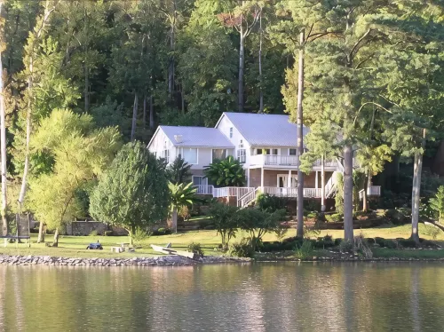 LUXURY LAKEFRONT HOME W/SWIMMING POOL & BOAT RENTALS - Pools