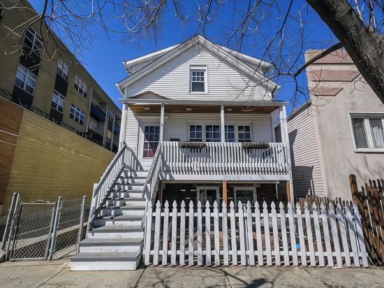 Beautiful Roscoe Village/Hamlin Park 4 bed 3 bath.