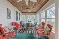 Kingsley Lake Home w wide lawn, dock, central air, 4 kayaks.  Near Camp Blanding - 3星級