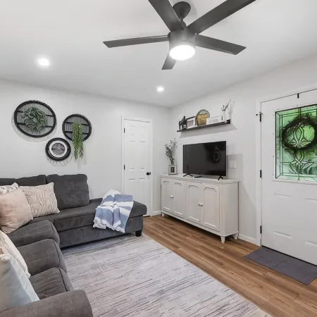 Family Friendly & Cheerful Blue Jay Ranch House close to KSU stadium