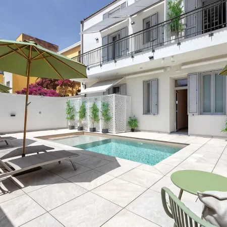 Mesbeglia Luxury Rooms