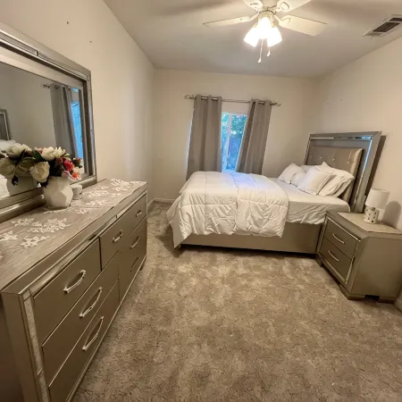 6 bd, 3 bath, Sleep 14+, AC, Very Clean, Luxury, spacious, WiFi, NO Pets