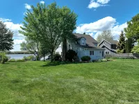 Gorgeous Waterfront Home in the Heart of North Kingstown - homestay