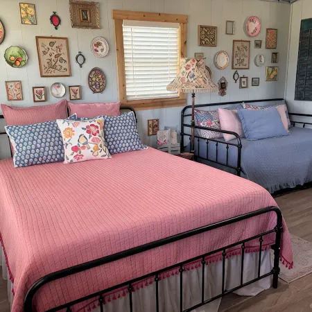 Cute cottage just 5 minutes from Round Top!
