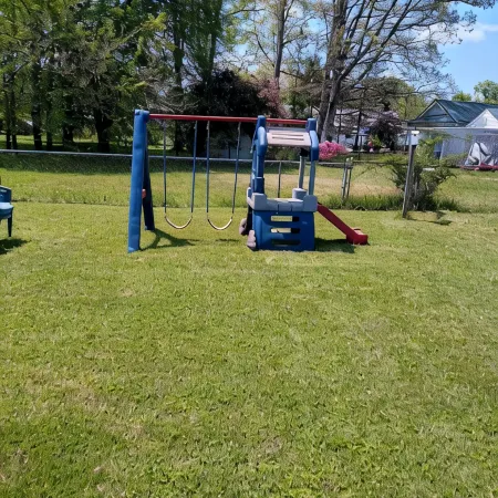 Quaint home in Oak Hill, Conveniently Located.
