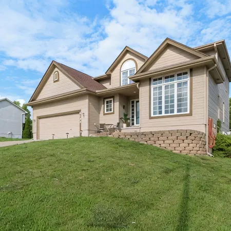 Radiant Oaks Retreat - Pool - Hot tub - Game Room - Family Home