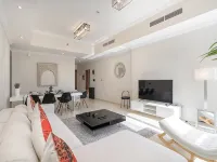 Heaven Crest Vacation Homes Downtown - Studio and 1 Bedroom 2 min walk to Dubai Mall and Burj Hotels near Souk Al Bahar
