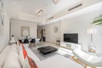 Heaven Crest Vacation Homes Downtown - Studio and 1 Bedroom 2 min walk to Dubai Mall and Burj - Pet friendly