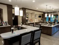 สเตย์บริดจ์ สวีทส์ ออลบานี วูล์ฟ โรด-โคโลนี เซ็นเตอร์ บาย IHG - พร้อมอาหารเช้า