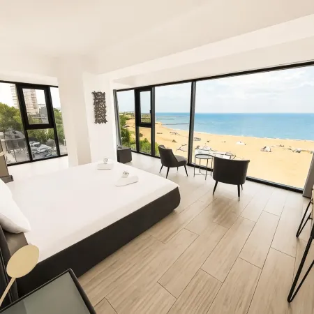 Maritimo Luxury ApartHotel