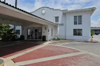 Quality Inn & Suites - parking