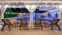 Palm & Peace Retreat - Pool