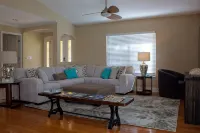 Quiet home with Salt Water Heated Pool, next to Largo Golf Course & IRB!