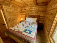 Secluded Creekside Cabin - Chalets