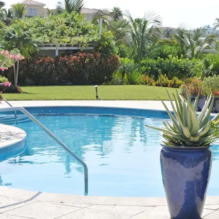 Grandview Penthouse 3 Bedroom plus bonus 4th bedroom Beach Front on Grace Bay