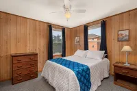 Sleeps 16! 1 Minute Walk To Beach!