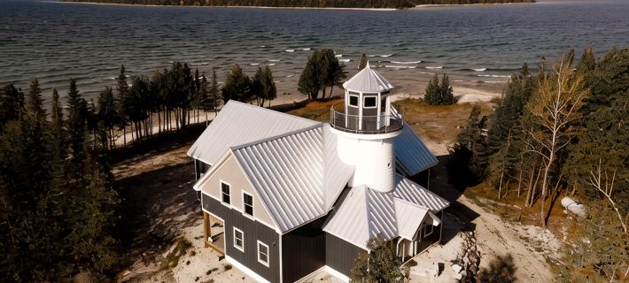 Bois Blanc Island Lighthouse Home. Iconic Sunset Views of the Mackinac Bridge! Hotels in Mackinac County