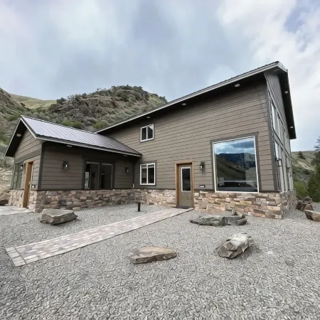 Elegant Rustic Cabin, Ski, Salmon River  Dark Sky  Sleeps 11 Huckleberry Picking