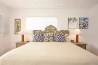 Charming Seashell Cottage in Heart of la Jolla Village, Walking Distance to All - Condos