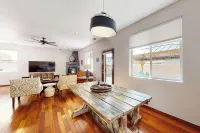 Visiting ABQ for a Conf? Home Centrally Located Get Anywhere in the City in 20m. - Bungalows