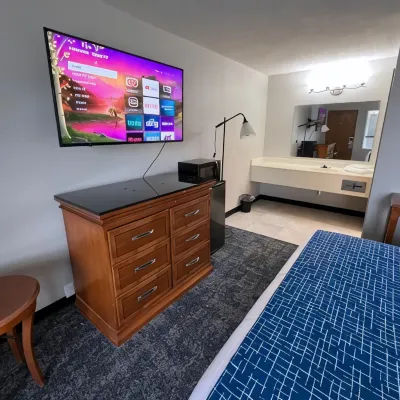 Travelodge by Wyndham Lincoln Northeast Hotels near Abel Stadium