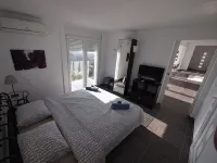 Modern Villa in Prime Location with Fantastic Views and Sunsets - نادي رياضي