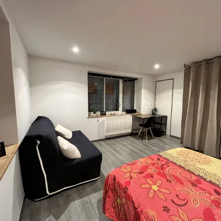 Apartment like a house 4 p 95 m2,3 bedrooms mountain view - outside access Отели в г. Барселоннет