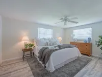 Gorgeous beach house on Venice Island, heated pool, min away from private beach! - 3-نجوم