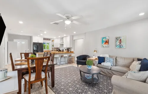 Downtown Sarasota Bayview Bungalow. Ideal location to area wide attractions - 4-Star