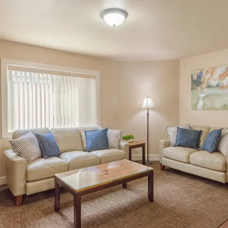 Updated 2-bedroom condo with pool