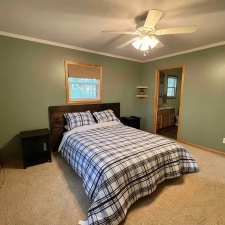 3- Bedroom cottage near Pleasant Lake in Cadillac
