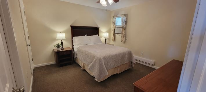 Full family APT in Nauvoo-Walking distance to Temple and Historic Nauvoo Hotels in Hancock County