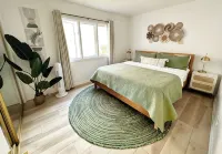 Catalina Dreamin' // Your Ultimate Island Getaway! // Remodeled 3 Bed + 2.5 Bath - บังกะโล