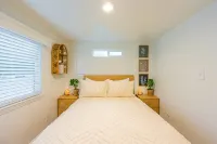Rainforest Tiny Home Retreat: Boho - balcony