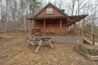 Cozy Couples Cabin Near Red River Gorge and Hollerwood - 샬레 호텔