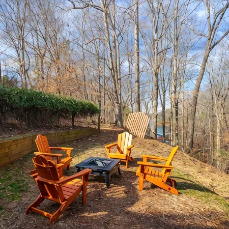 Lake Lanier Retreat + Deep Water Dock + Hot Tub