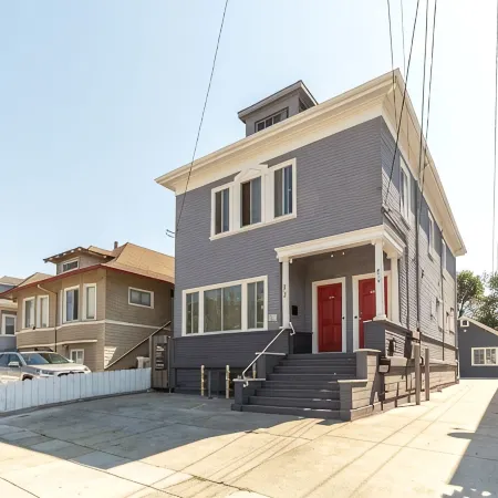 Walk to BART- SF in minutes & Off Street parking
