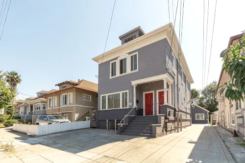 Walk to BART- SF in minutes & Off Street parking