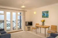 Seaviews Sovereign Harbour - adults-only apartment with stunning water views - balcony