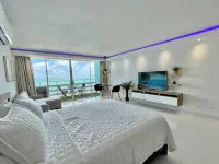 Luxury Oceanfront Studio • Stunning Views • Pool • Balcony + Free Parking