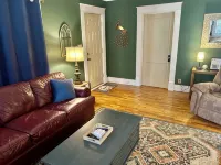 Charming 3-bedroom bungalow in delightful Fort Smith with WiFi, AC - Homestays