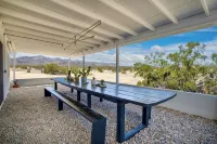 The Joshua Tree Whitmore House + Hot Tub - Homestays