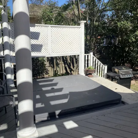 Location Location, spacious 5Br 4 bath house in oldtown w/hot tub & firepit.