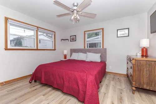 Welcome to Redbird Ranch: A Campus Retreat at Illinois State Next to the Arena - 3-Star