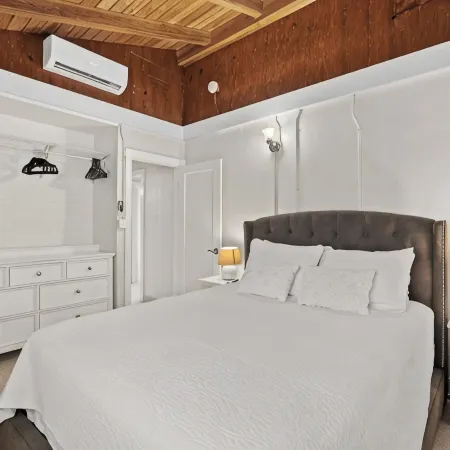 Charming Naples Retreat – Your Perfect Getaway!