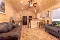 Kade's Cabin || 2 bed 1 bath urban cabin - Wifi