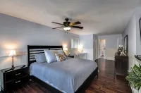 Lake Front, Pet, Game Room, Dock, Swim-Fish-Boat, Fire Pit, New Boat Rental